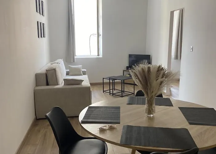 Apartament Charmant Appartement *